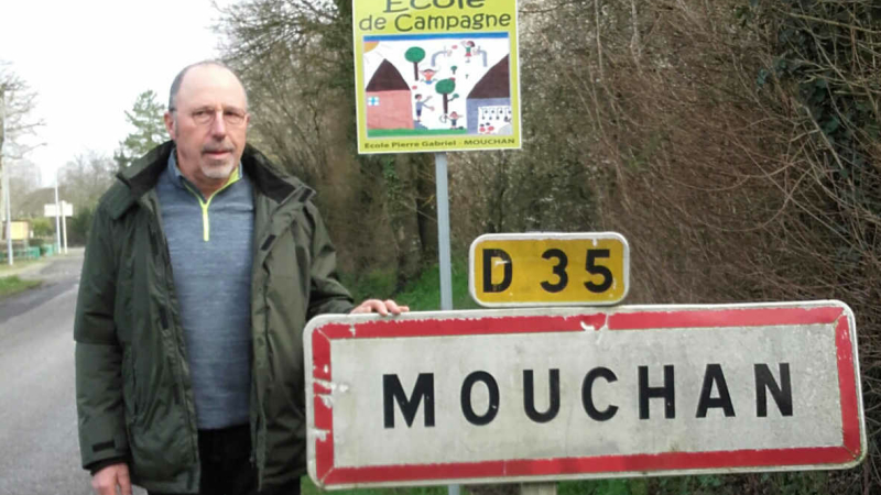 Il part seul en campagne