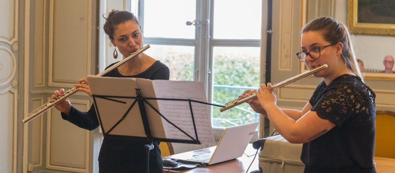 Lecture de textes de femmes avec un habillage musical