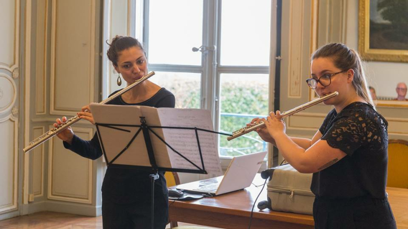 Lecture de textes de femmes avec un habillage musical