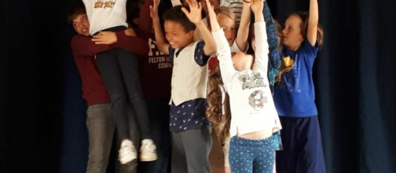 Stage de théâtre pour comédiens en herbe.