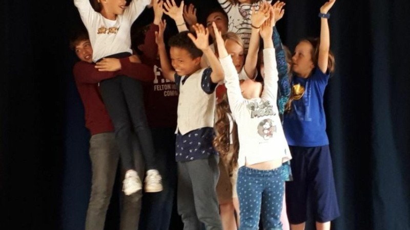 Stage de théâtre pour comédiens en herbe.