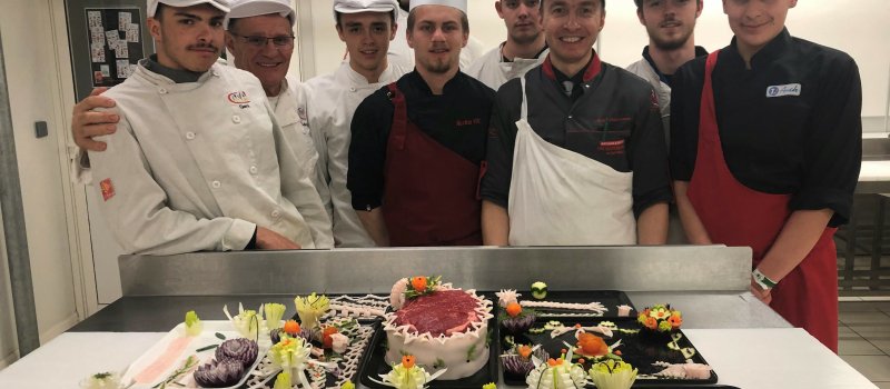 Les apprentis de la section boucherie de l’Ecole des Métiers du Gers à Paris 