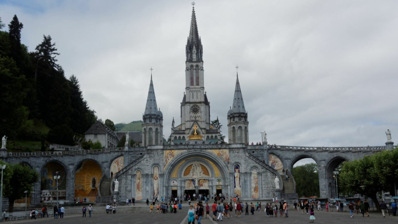 Les sanctuaires de Lourdes fermés