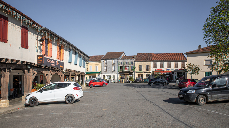 Pas de marché...mais des commerçants ambulants à Aignan  