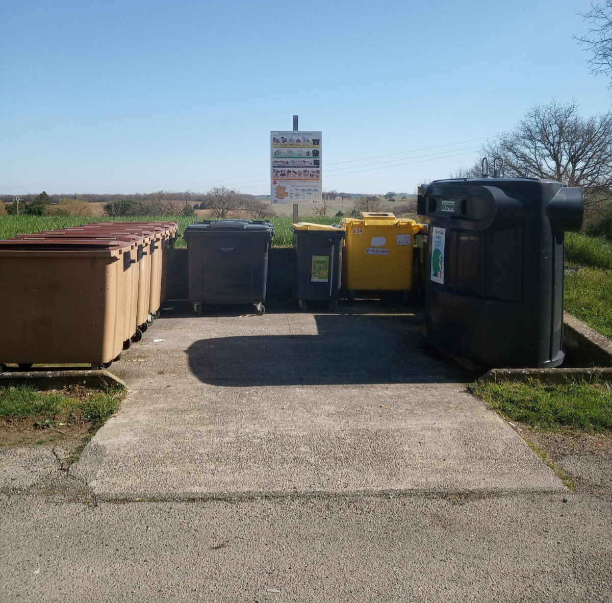 Le point de collecte à Miramont-Latour