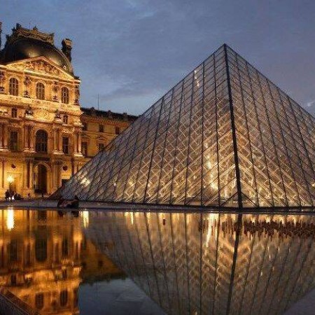 Pyramide-du-Louvre.jpg