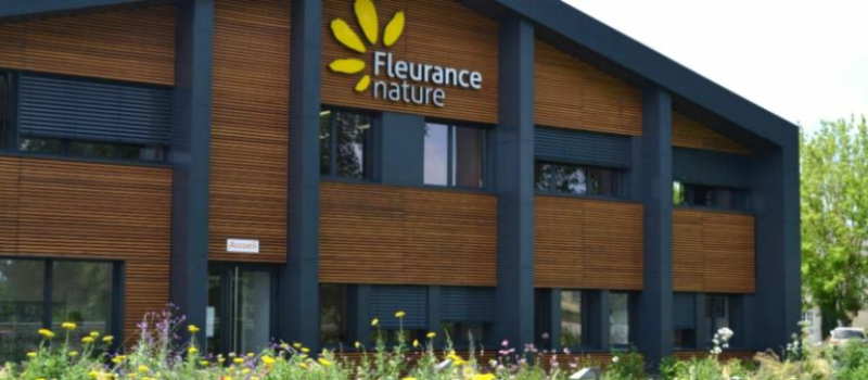 Fleurance nature fait don de 10 000 crèmes mains