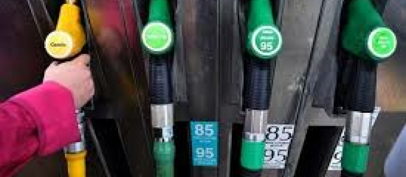 Bonne nouvelle pour le porte-monnaie des automobilistes le prix des carburants à la pompe s’est effondré.
