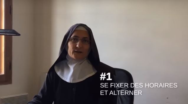 Sœur Anne, chargée de la communication à l'Abbaye, vous donne le premier conseil