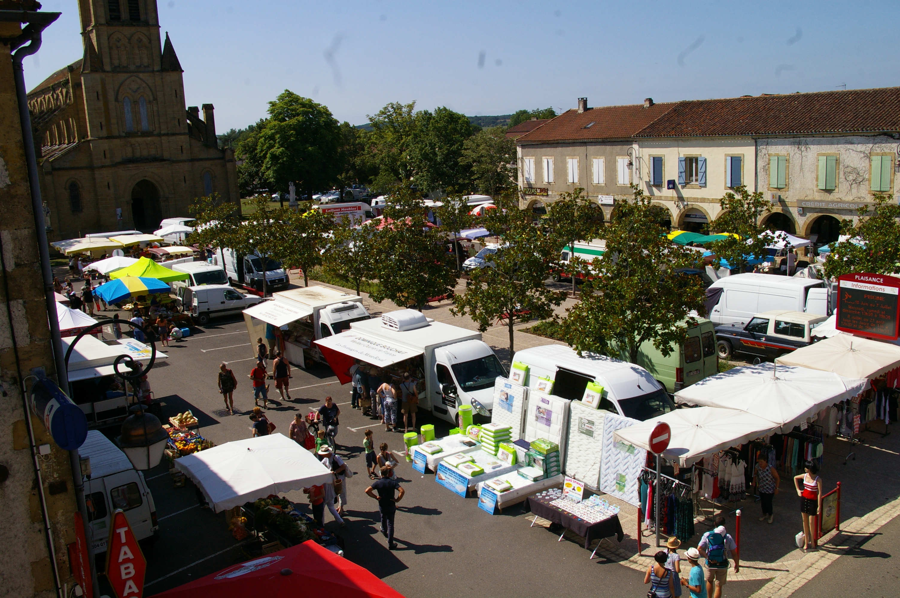 Vue du marché extraite d'un article de Marcel Lavedan, en date du 17 août 2017