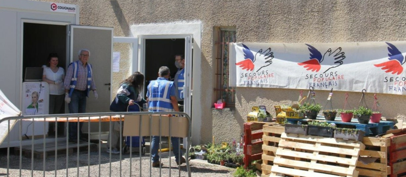Tous les jeudis, distribution de paniers alimentaires par le Secours Populaire