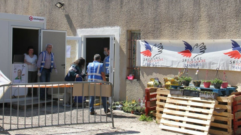 Tous les jeudis, distribution de paniers alimentaires par le Secours Populaire