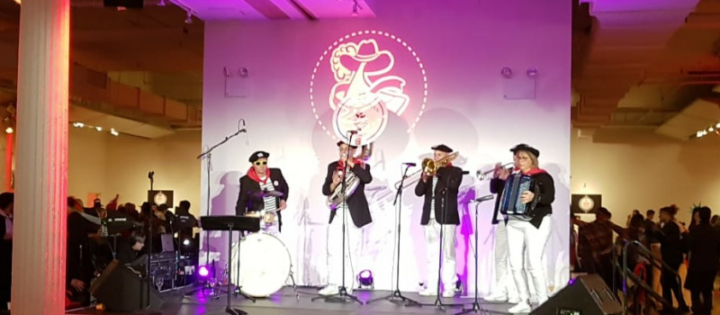 Le D’Artagnan Band rend un hommage musical aux personnels soignants