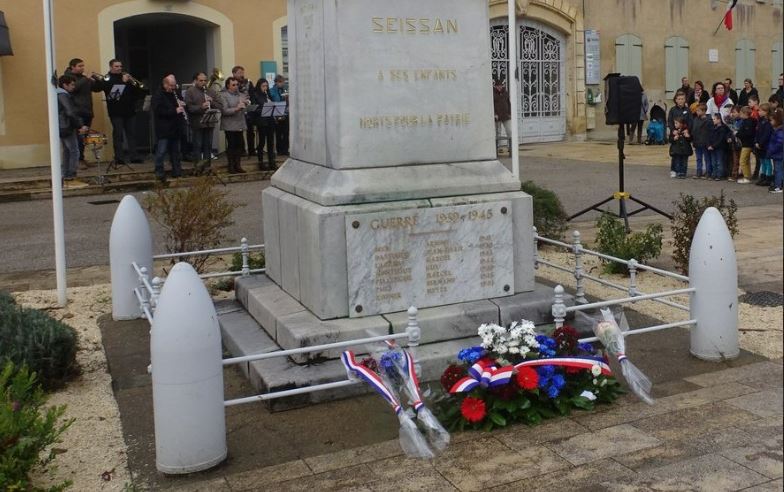 La gerbe tricolore sera le seul témoignage de reconnaissance aux disparus