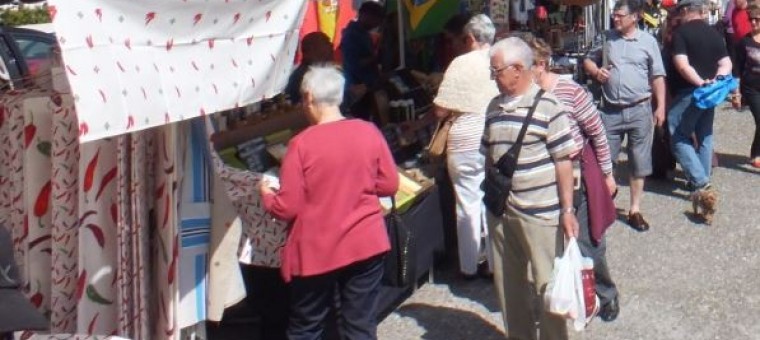 Marché plein vent.JPG