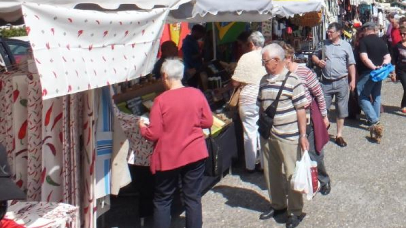 Les étals non alimentaires sont aussi de retour au marché
