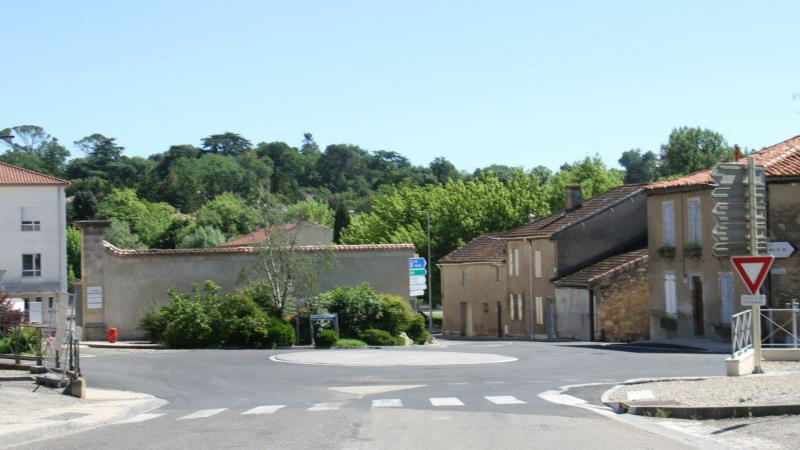 Travaux rond-point place Raymond Castaing