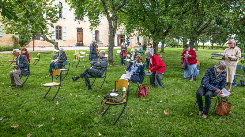 Messe en plein air près de Manciet  