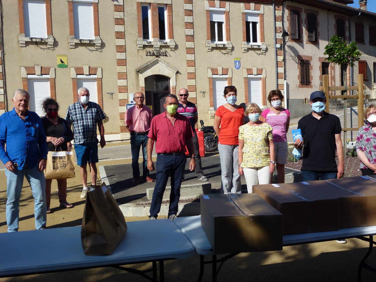 Tous les maires présents pour réceptionner leurs masques