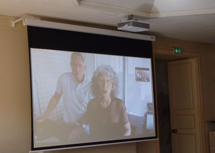 Nathalie Martinet et son mari en visioconférence depuis Hong-Kong