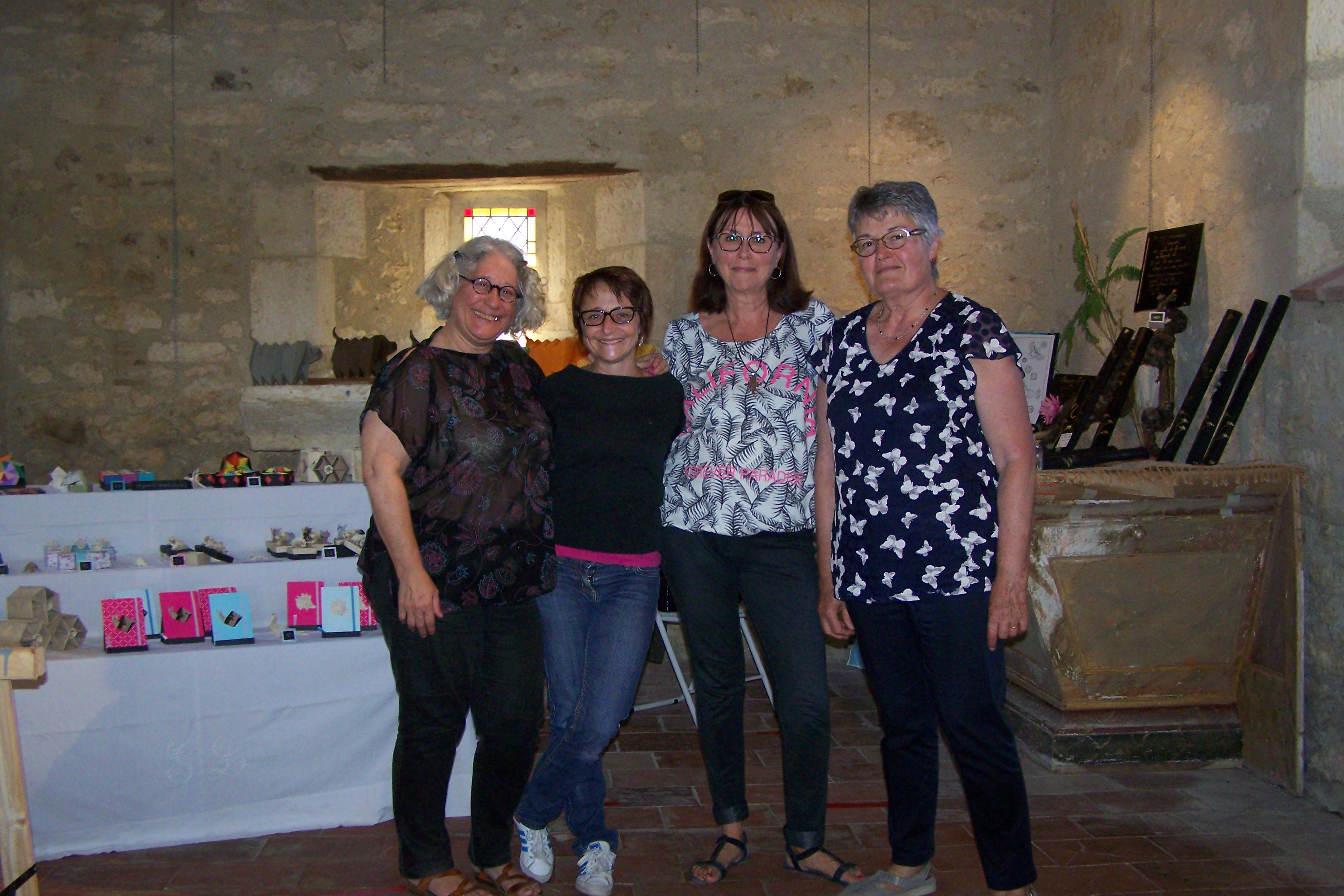 Les exposantes : à gauche, Philomène, Marie-Juliette, Cathy, et Andrée