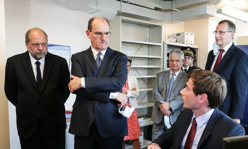 Jean Castex, avec le médiatique Eric Dupond-Moretti au tribunal de Bobigny (Source: Twitter)