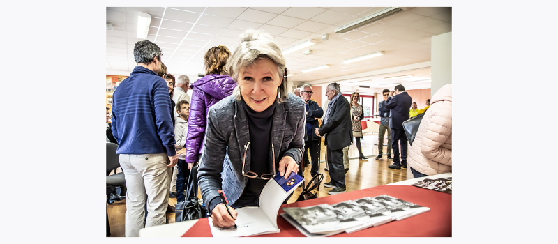 Chantal Armagnac dédicace ses livres sur la Gascogne, à Marciac 
