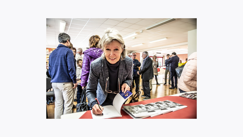Chantal Armagnac dédicace ses livres sur la Gascogne, à Marciac 