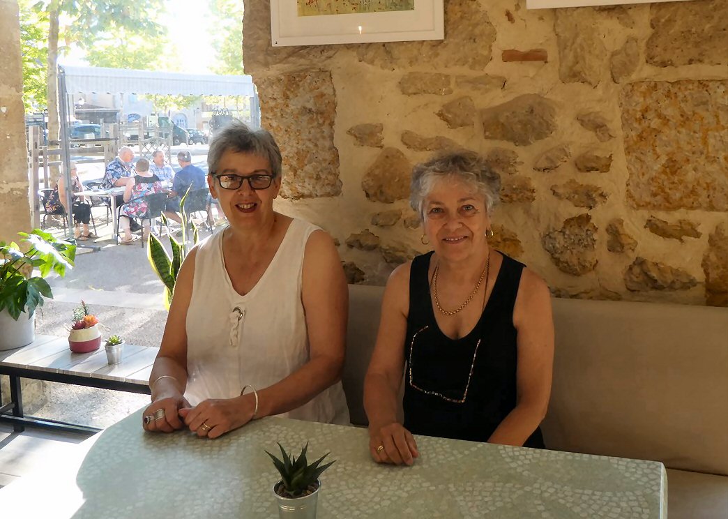 Marie-Claude et Elysabeth, deux artistes confirmées qui ont animé bénévolement cette animation 