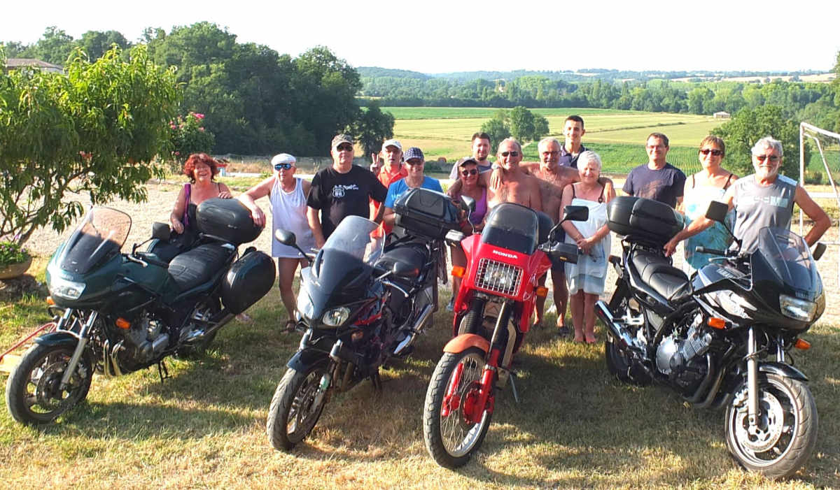 Les motards au camping " Les Alisiers"