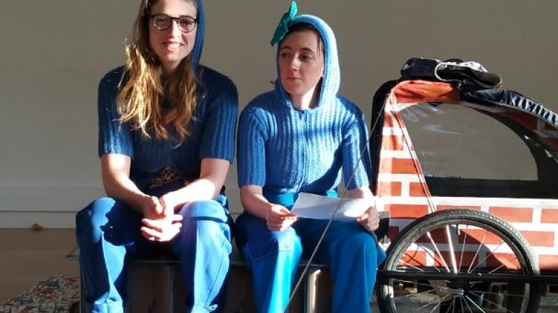 Spectacle de rue itinérant : elles sont deux à vélo pour un spectacle No(s) Futur(s)