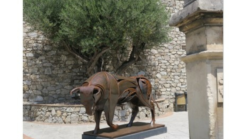Enfin, un toro à Vic... une œuvre d'Emmanuel Kieffer