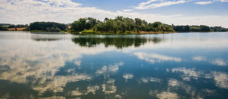 Interdiction de toutes activités nautiques et de baignade sur le lac de Thoux Saint-Cricq 
