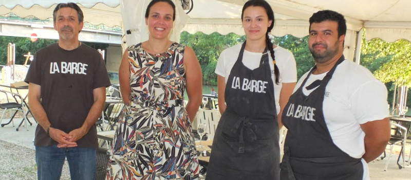 Faites une pause déjeuner au bord de la Baïse sur La Barge !