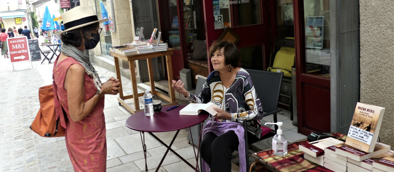 "La gersoise" Macha Méril à la librairie  "Les petits papiers"