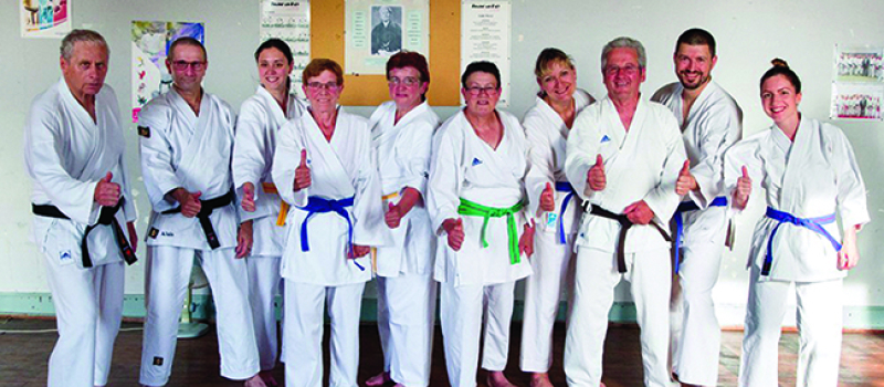 Karate fin prêt pour une bonne rentrée