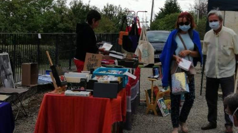 Beau succès pour le vide-grenier culturel de l’association Confluences