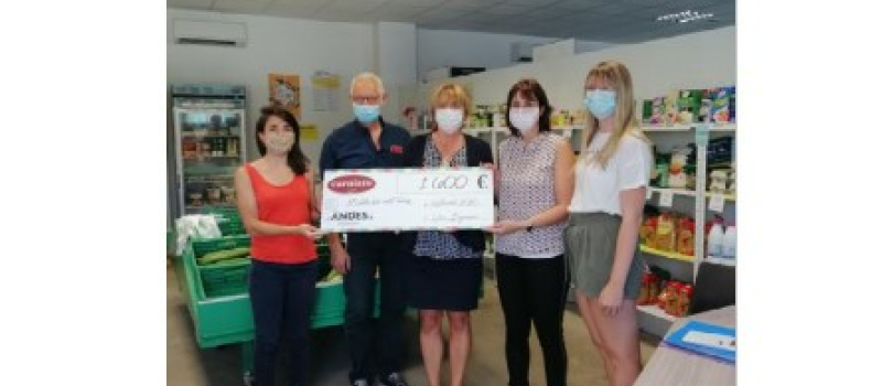Remise d'un chèque par l'entreprise Carniato à Vic Accueil pour financer le projet Manger Sain Bouger Bien