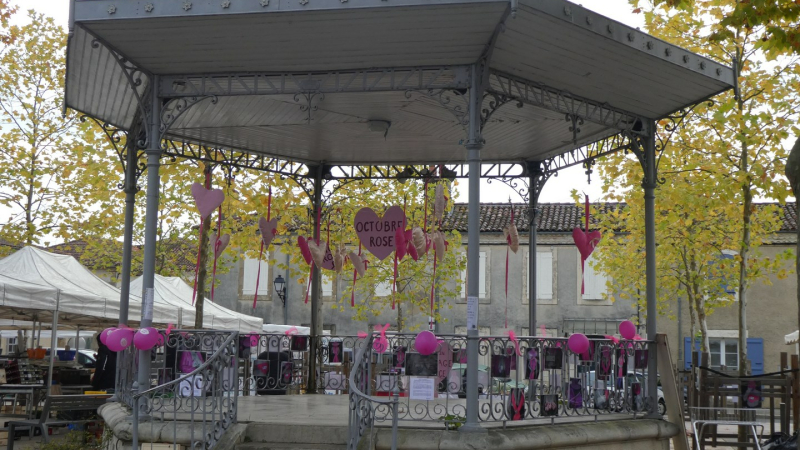 La Place Carnot aux couleurs d'Octobre Rose