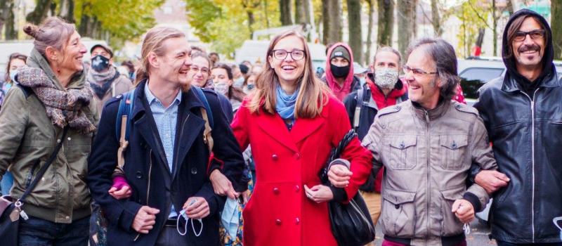 Ils ont gagné : relaxe pour les cinq prévenus "décrocheurs" de Macron