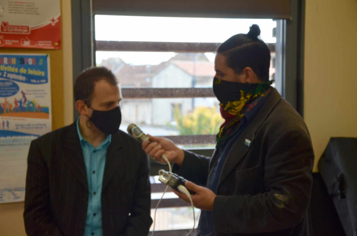 Le maire de Fleurance avec Kevin, coordinateur d'antenne - Photo Radio Fil de l'Eau