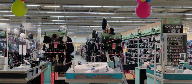 Plutôt que d'autoriser les petits commerces à rouvrir, le gouvernement a tranché