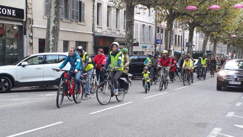 Demain, 11 novembre, la Vélorution mensuelle d’Auch est annulée.