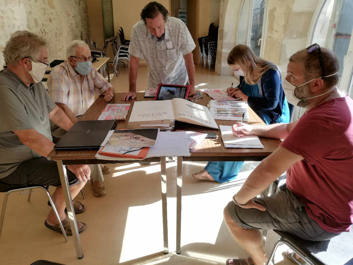 Séance de remue-méninges pour la préparation des fiches