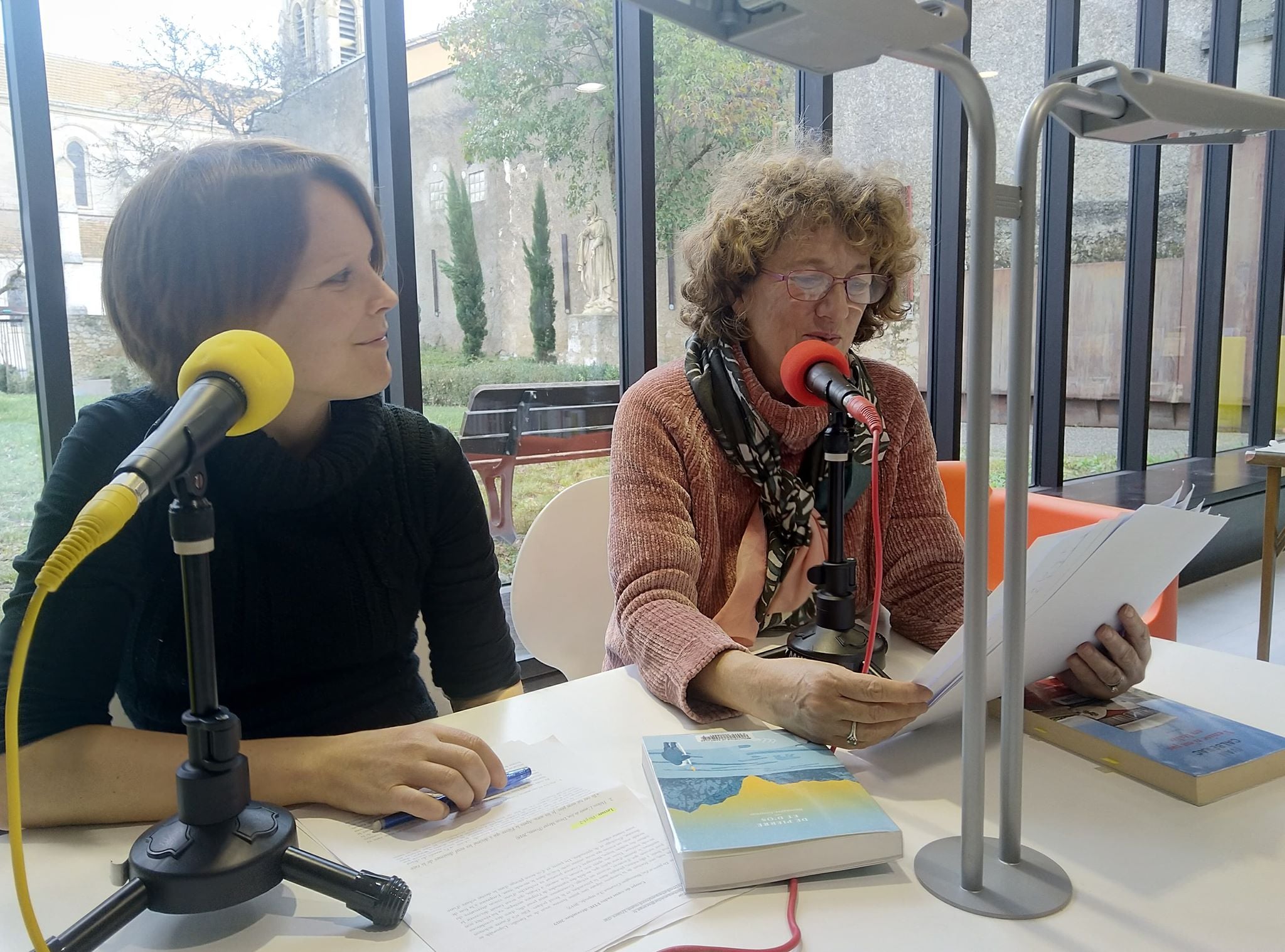 Florianne Garonne - à gauche - de la Médiathèque de Saint-Clar