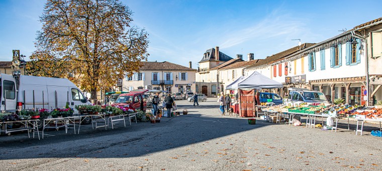 0 Vue du marché d'Aignan  depuis le fond de la place 1bis 301120.jpg