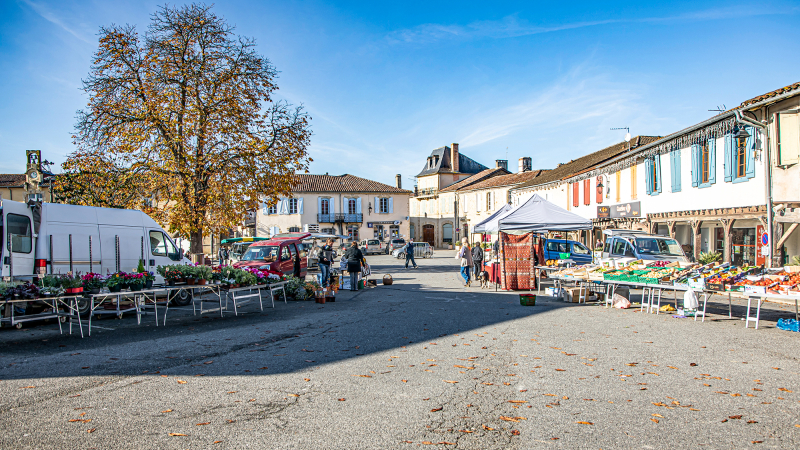 Le marché d’Aignan maintient la diversité et la qualité de ses produits  