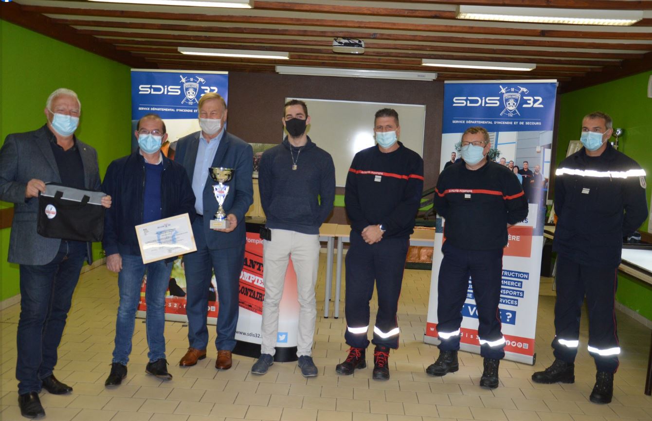 Monsieur Philippe Bastrot, (2 e à gauche sur la photo), employeur partenaire du SDIS 32 a été mis à l’honneur pour son engagement.   Photo SDIS 32