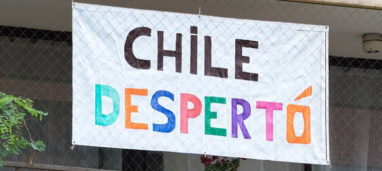 800px-Protestas_en_Chile_20191025_04.jpg
