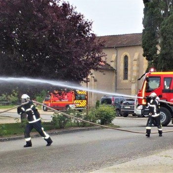 20180506095745UjcF Pompier en exercice Maignaut-Tauzia en 2017.jpg